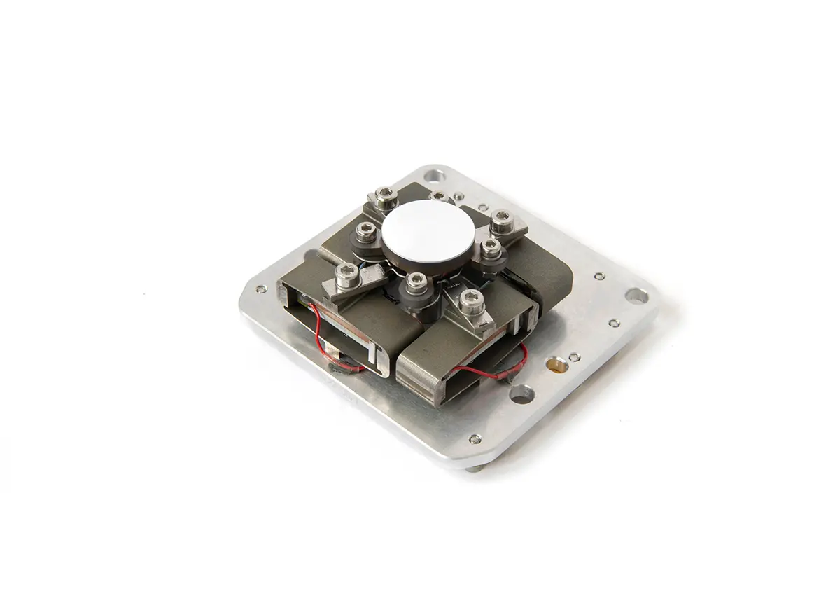 Piezo fast steering mirror
