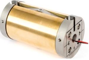 Amélioration des actionneurs piézo-électriques amplifiés pour le contrôle actif des vibrations