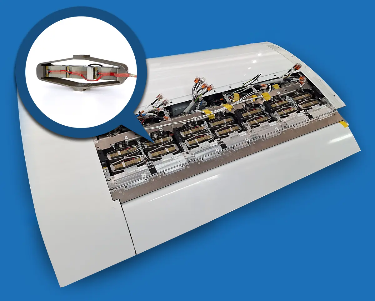 Vue d'une aile d'avion avec une dizaine d'actionneurs piezo intégrés dedans